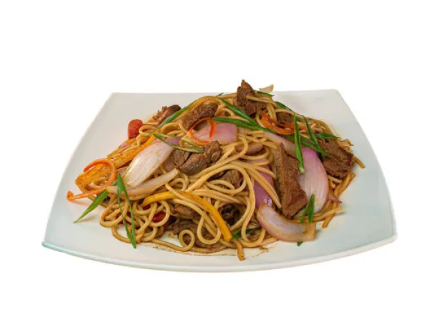 Tallarín Saltado